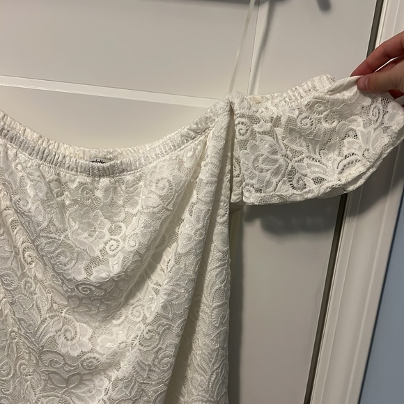 Off the shoulder White Dress - Picture 3 of 5